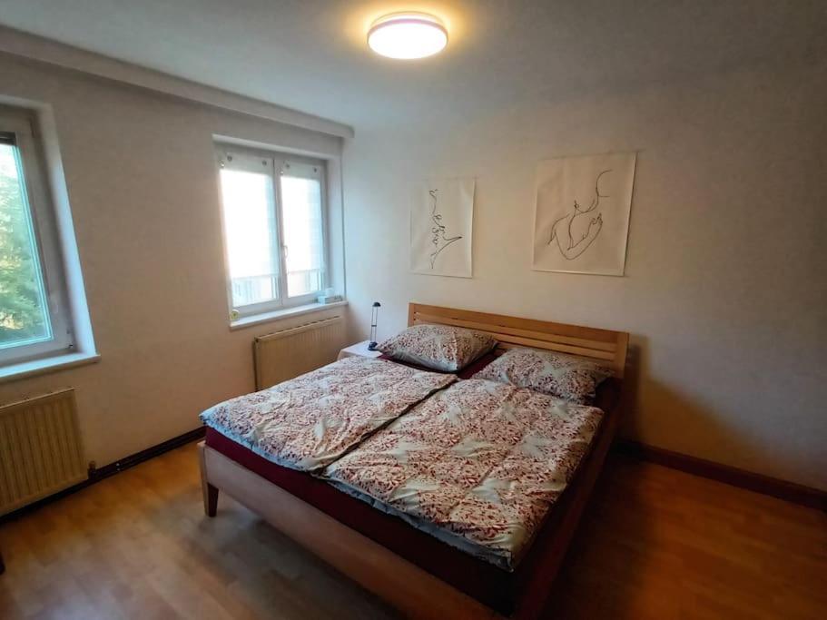Modernes Apartment In Wien Esterno foto